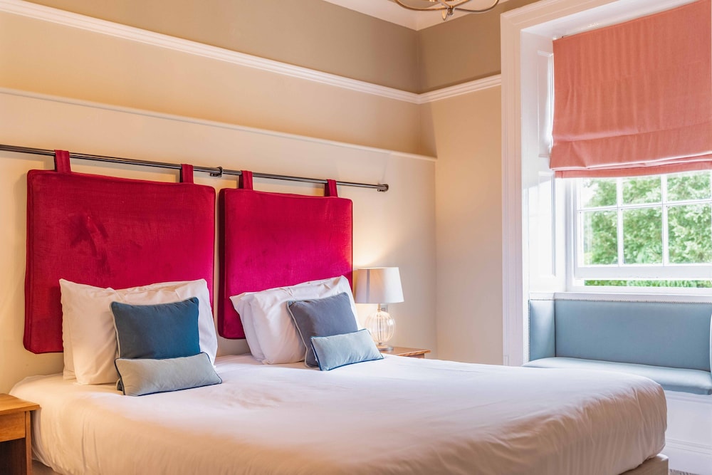 DELUXE, DOUBLE BED