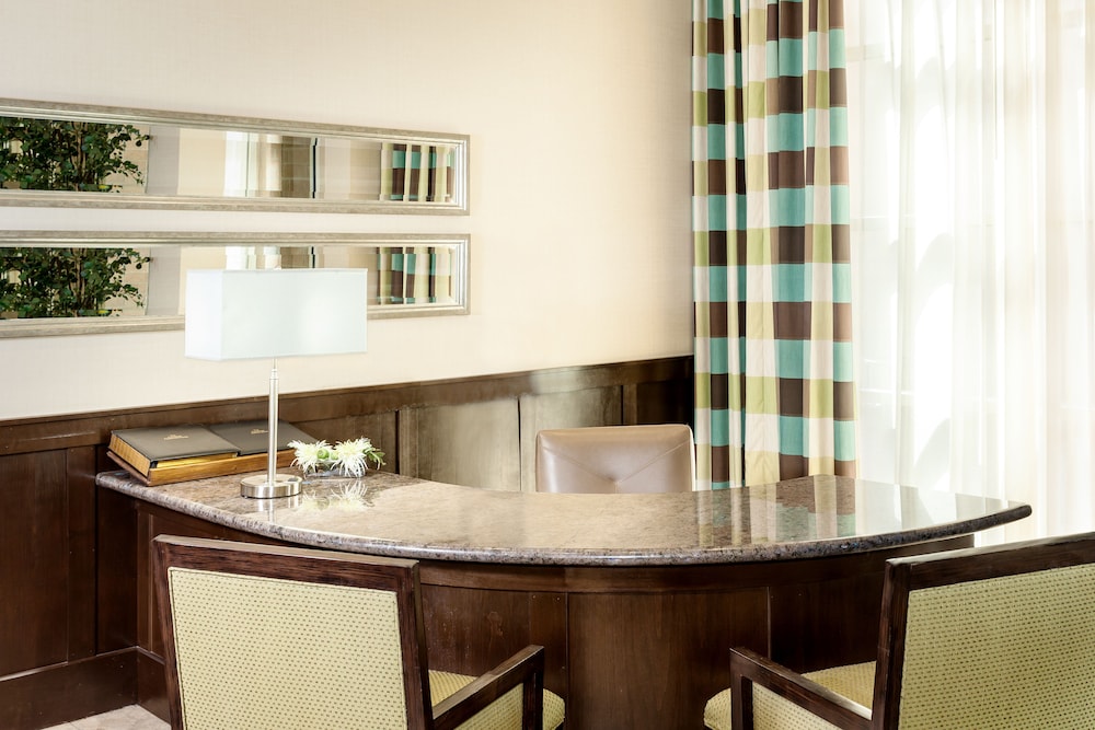 Crowne Plaza Anchorage-Midtown 53/78
