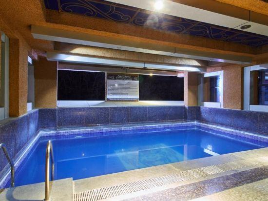 HOTEL TIGERS ROARE 34/50