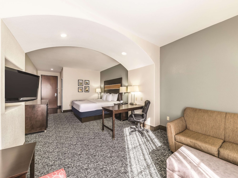 La Quinta Inn & Suites by Wyndham Tulsa - Catoosa Route 66 26/36