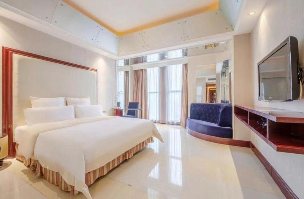 Babylon Hotel 22/53