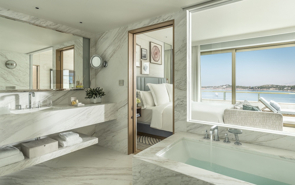 ARION, EXECUTIVE, SUITE, KING BED, SEA VIEW