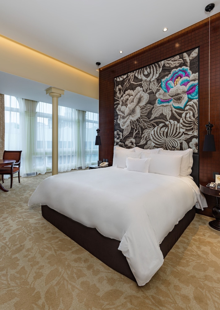 Grand, Heritage, Suite, King Bed