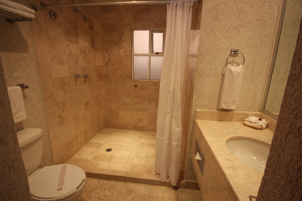 Hotel Marques del Valle 48/50