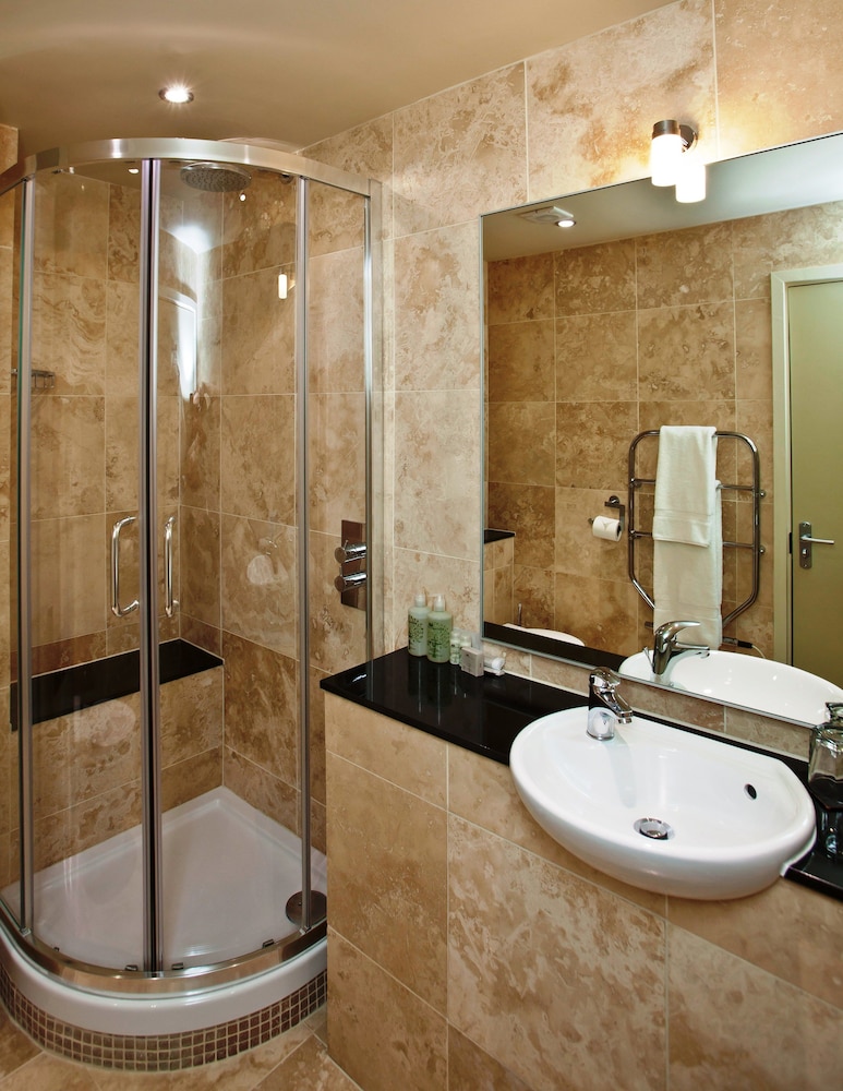 Cobo Bay Hotel 42/45