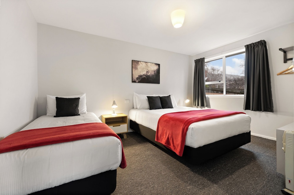 Arrowtown Motel Apartments 11/72