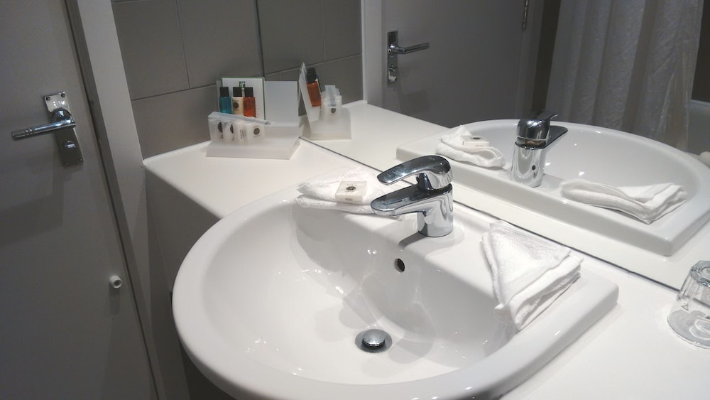 HOLIDAY INN EDINBURGH 29/80