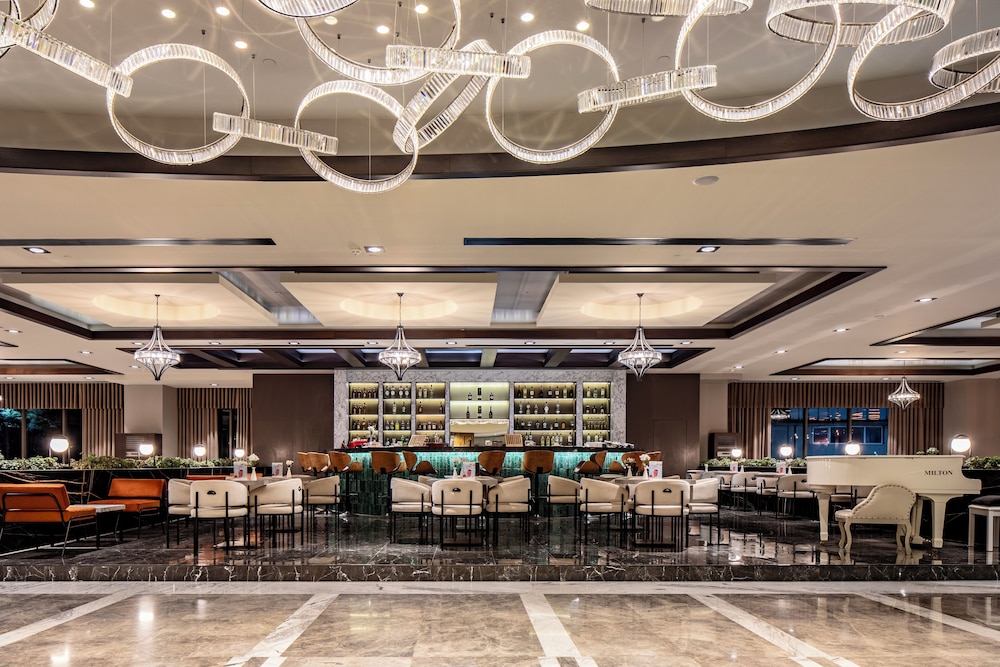 Grand Harilton Hotel 8/65