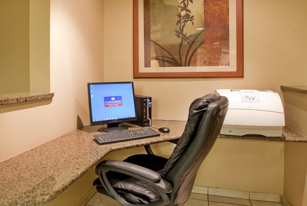 CANDLEWOOD SUITES ROCKFORD 34/38