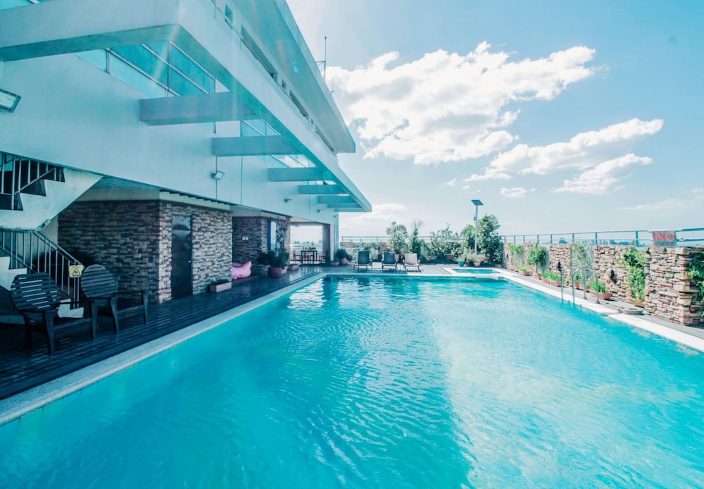 Greenhills Elan Hotel Modern 53/56