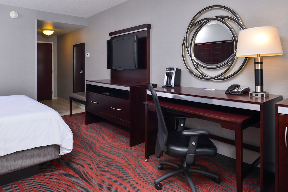 HOLIDAY INN EXPRESS CANANDAIGUA - FINGER LAKES 44/56