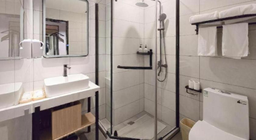 GreenTree Inn Langfang Guangyang District Guangyang Avenue North Yongxing Road Express Hotel 48/50