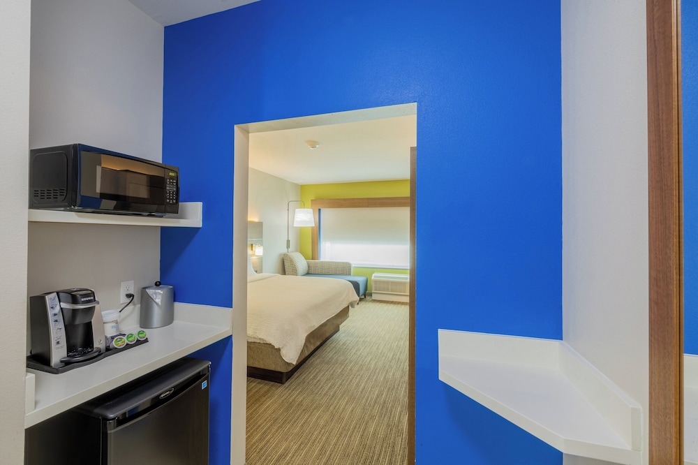 غرفة قياسية بسرير كينج، Holiday Inn Express Suites Lindale 5/5