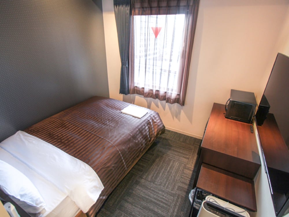 ROOM, SINGLE, SMOKING