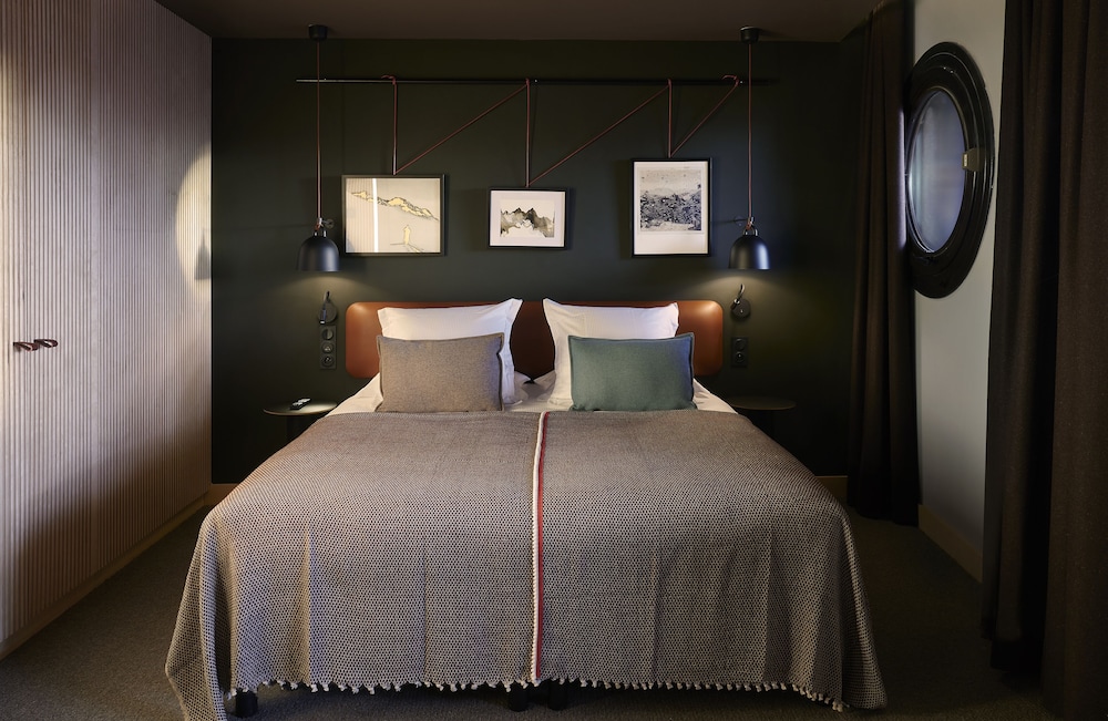 Hotel Mil8 10/45