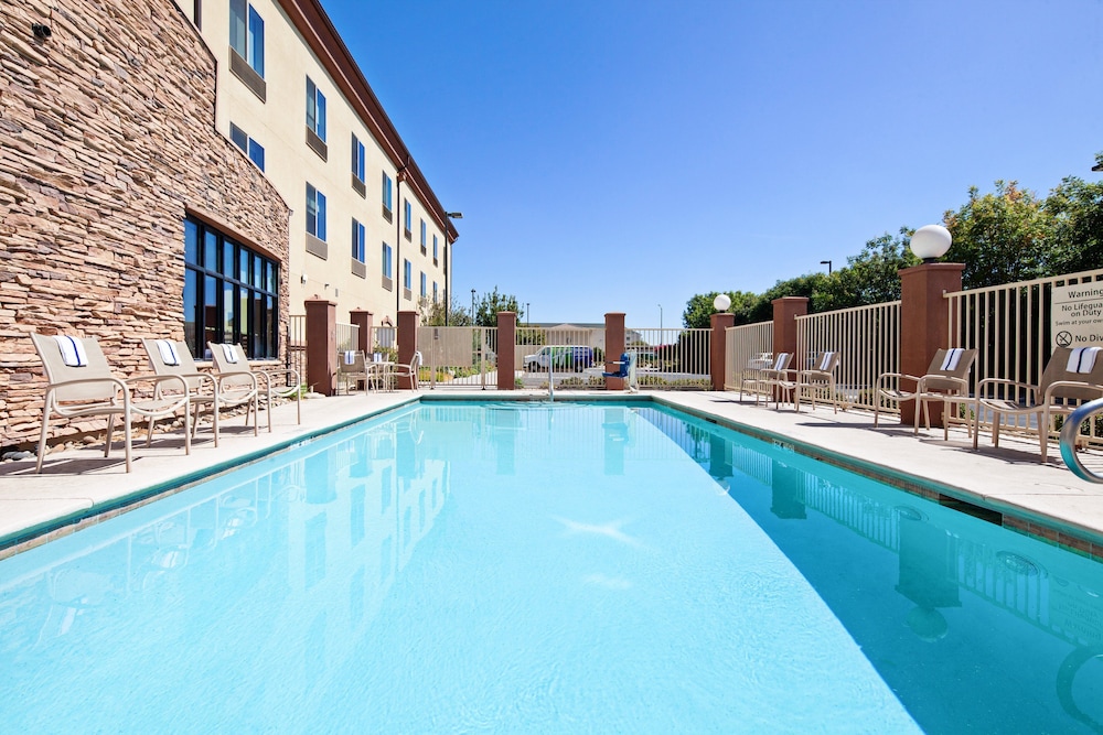 Holiday Inn Express Hotel Clovis Fresno 3/76