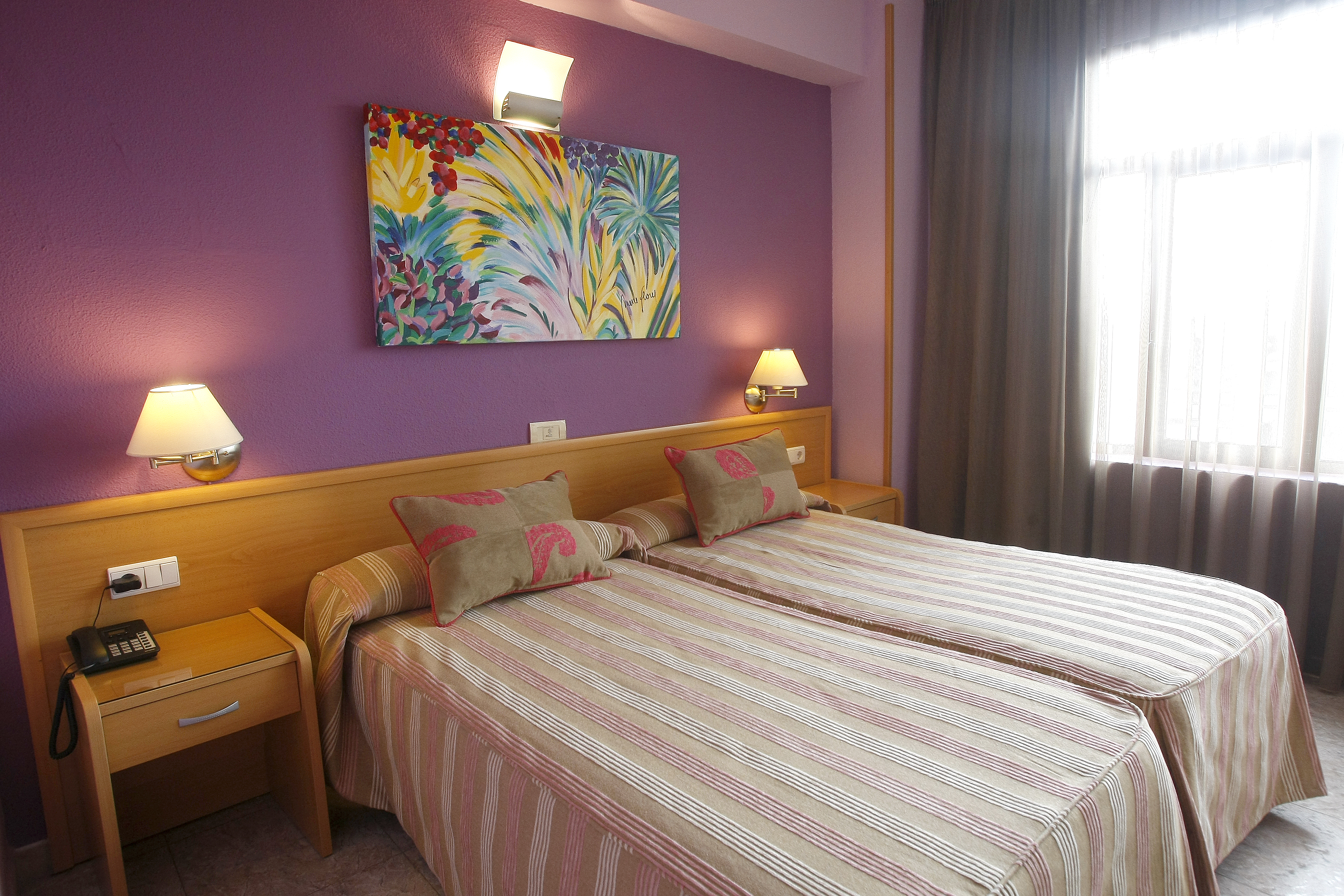 ROOM, SINGLE, DOUBLE BED