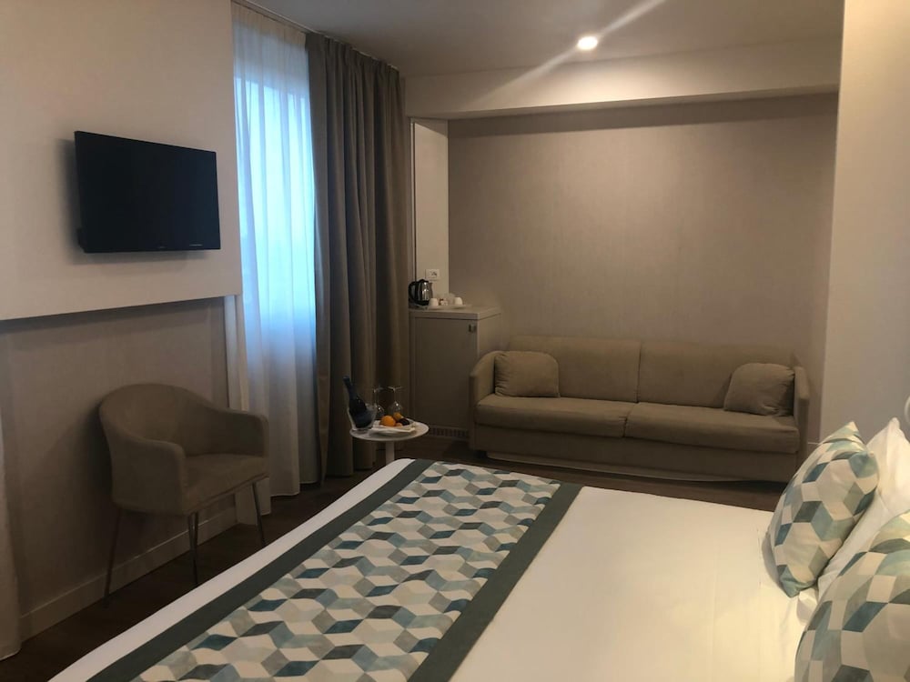 Ark Hotel 24/42