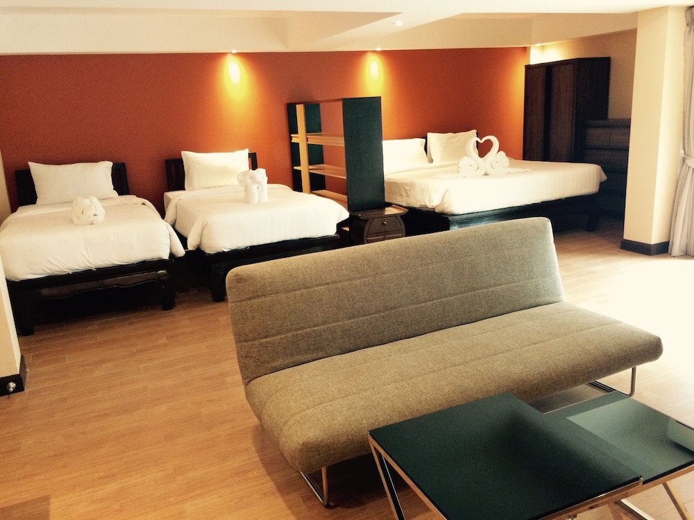 Connecting, Family Suite, Deluxe, 2 Double and Twin Beds