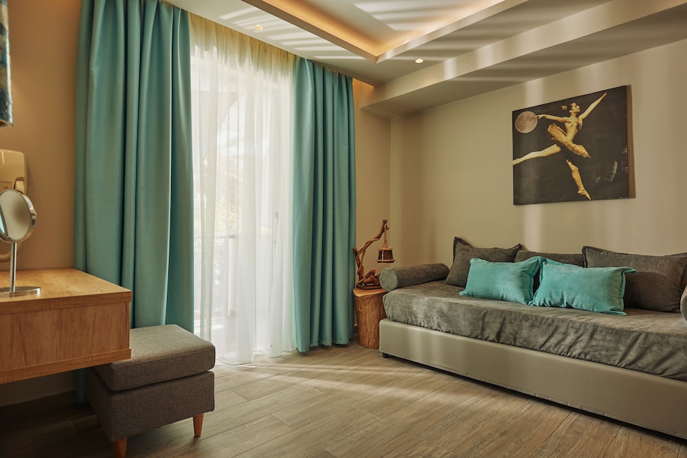 Iniohos Zante Hotel & Suites 30/50