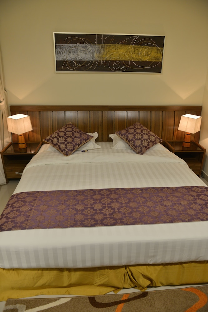 البرج الأول للشقق الفندقية(The First Tower Hotel Apartment) 11/29