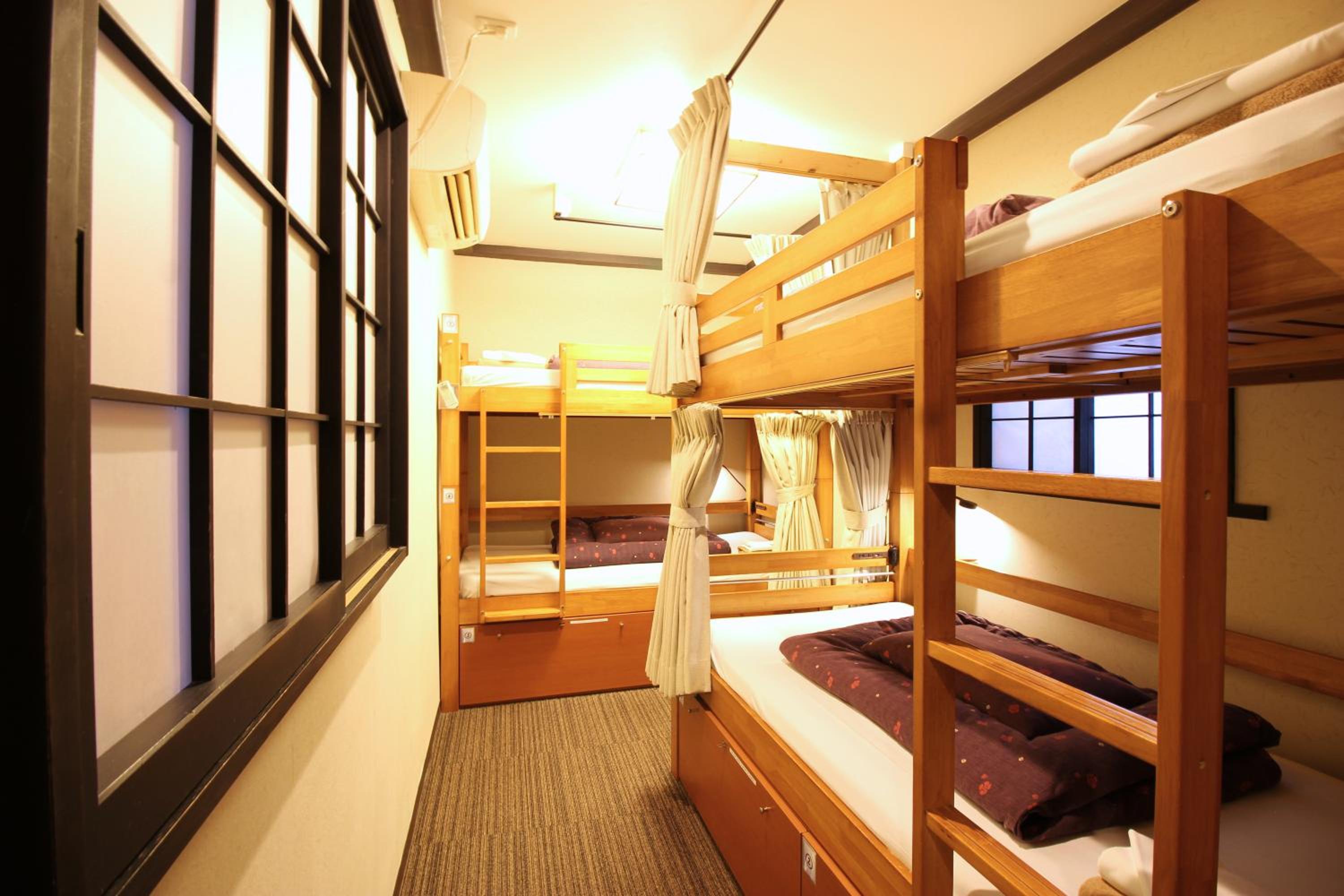 Private, 4 Beds