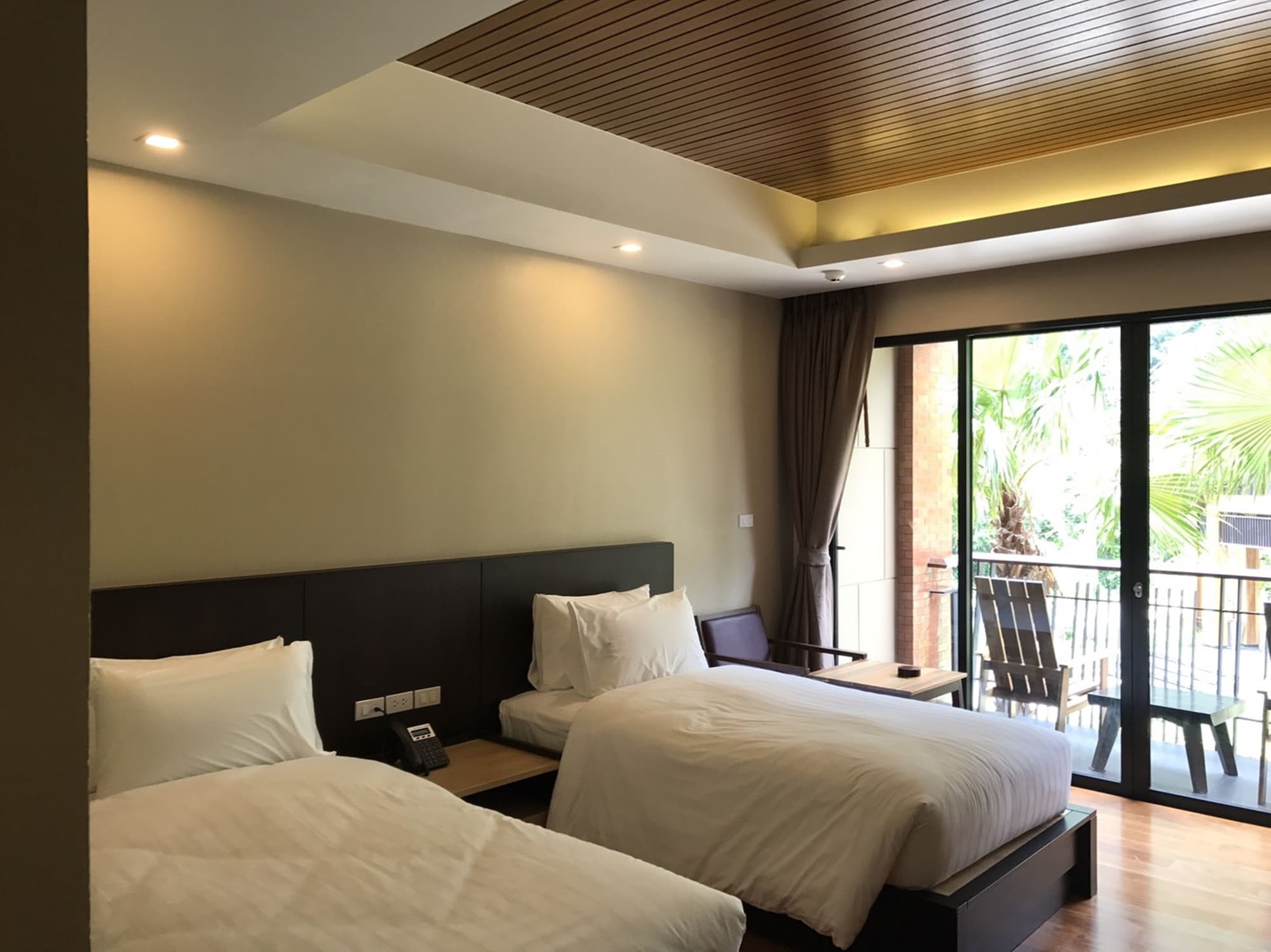 DELUXE, TWIN BEDS, MOUNTAIN VIEW