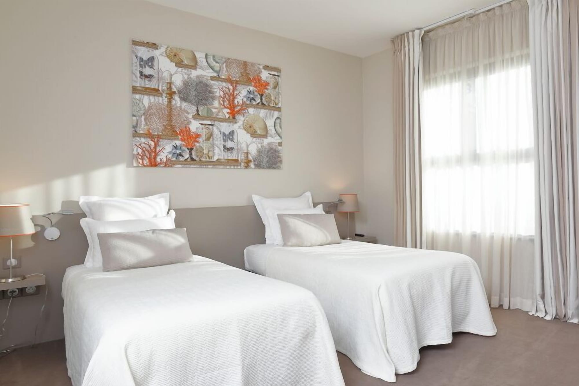 Superior, Twin Beds, Landscape View