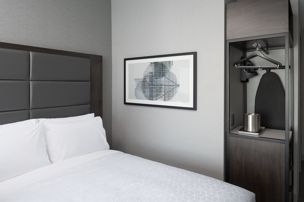 Staybridge Suites Boston Logan Airport - Revere 16/63