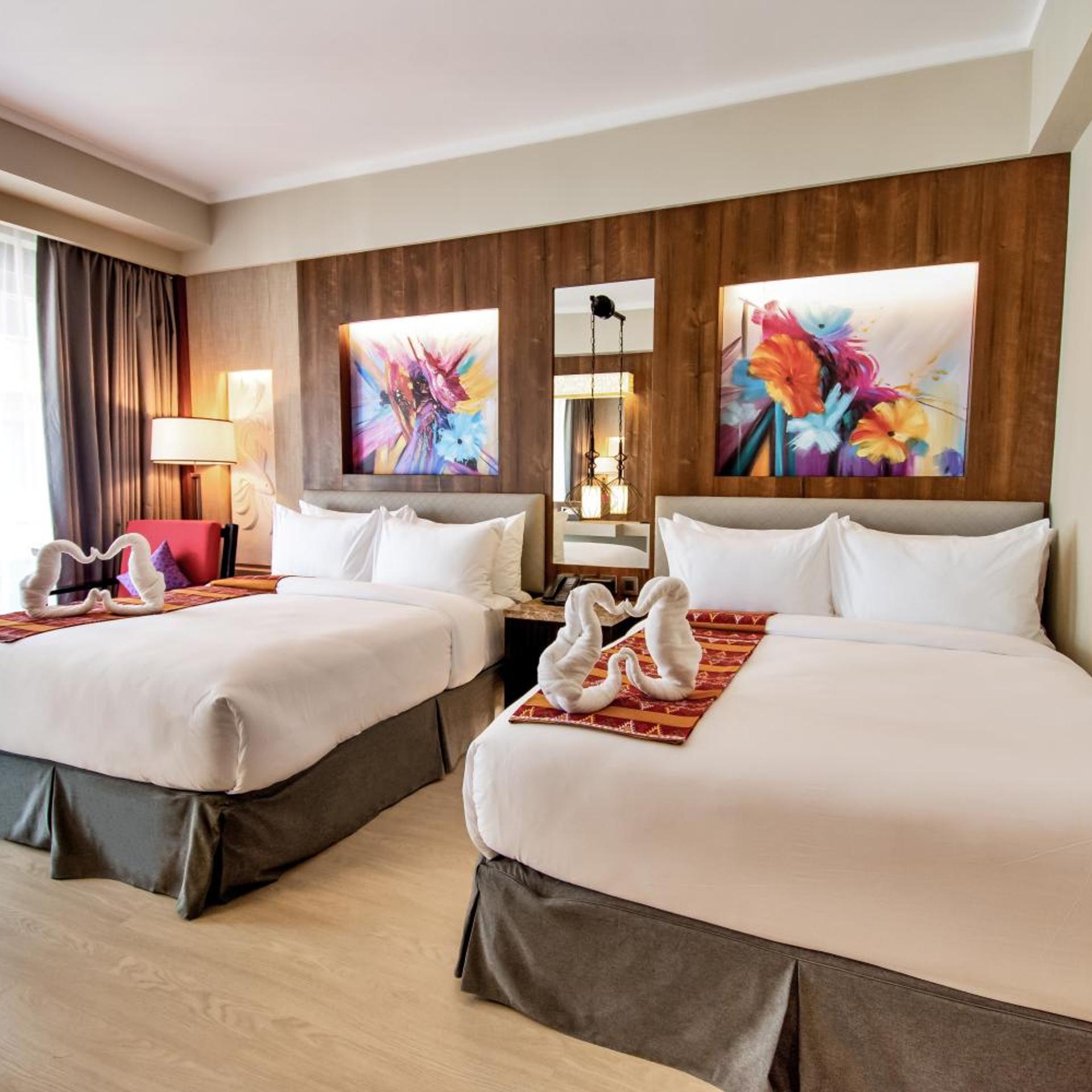 GRAND, EAST, DELUXE, TWIN BEDS, POOL VIEW