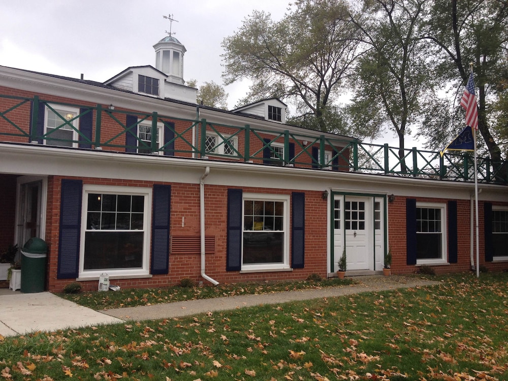 The University Inn Ann Arbor 1/46