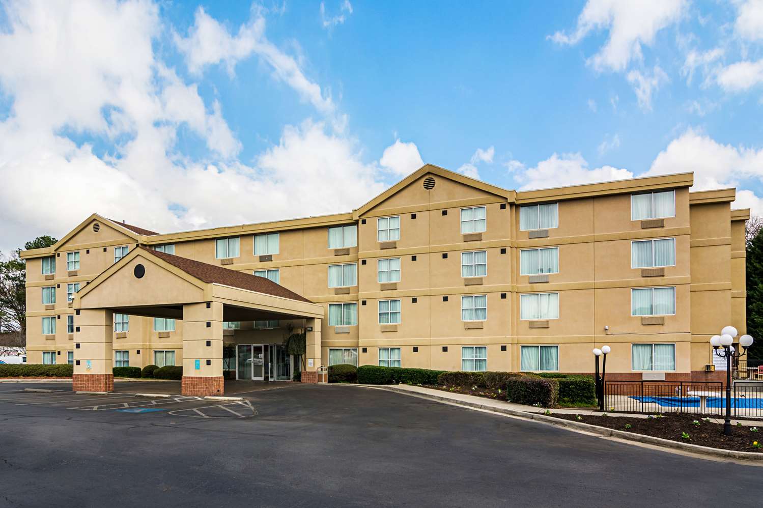 Quality Suites Atlanta Airport East GA 41/43