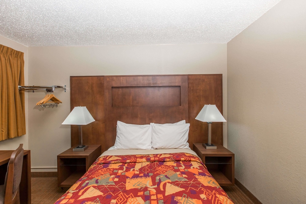 Days Inn By Wyndham Pierre 16/33