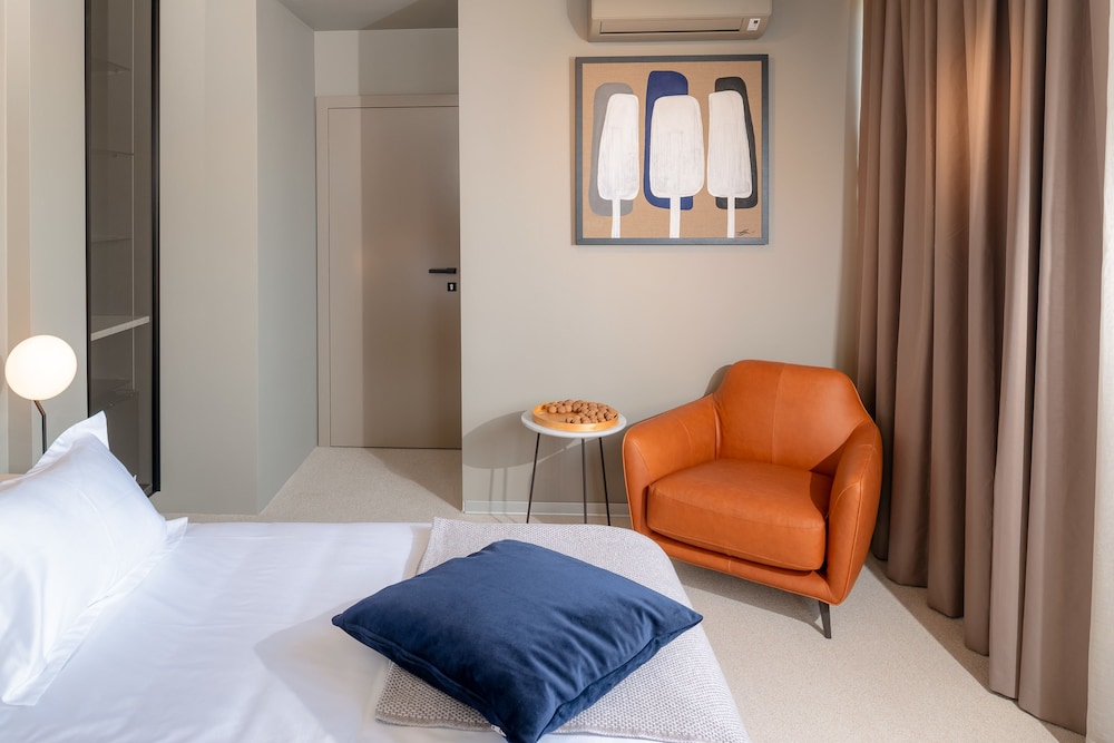Hotel Royal Suites 48/73
