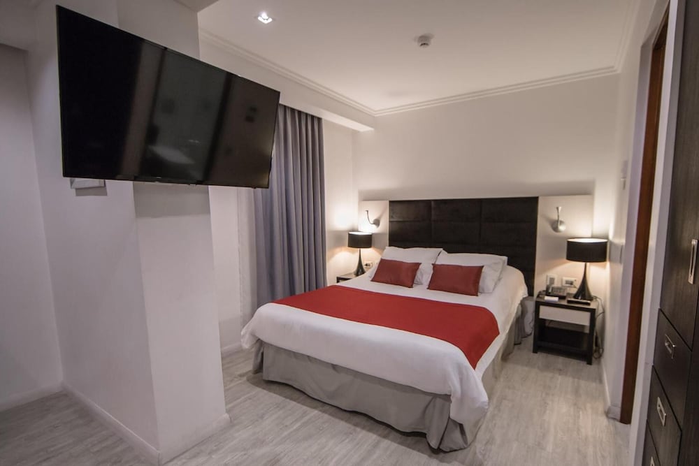 Hotel Sommelier Agustinas 25/56