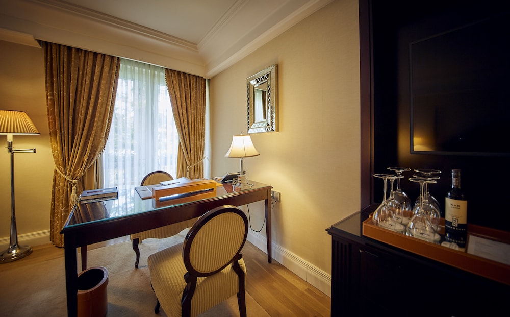 FALKENSTEINER SCHLOSSHOTEL VELDEN 73/83