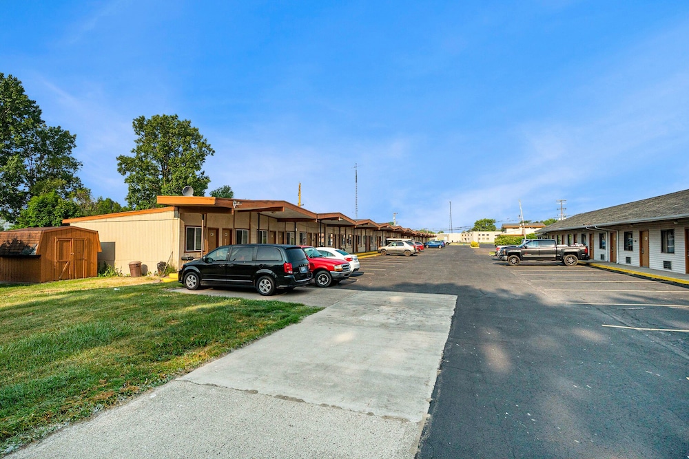 Great Lakes Inn and Suites 39/45