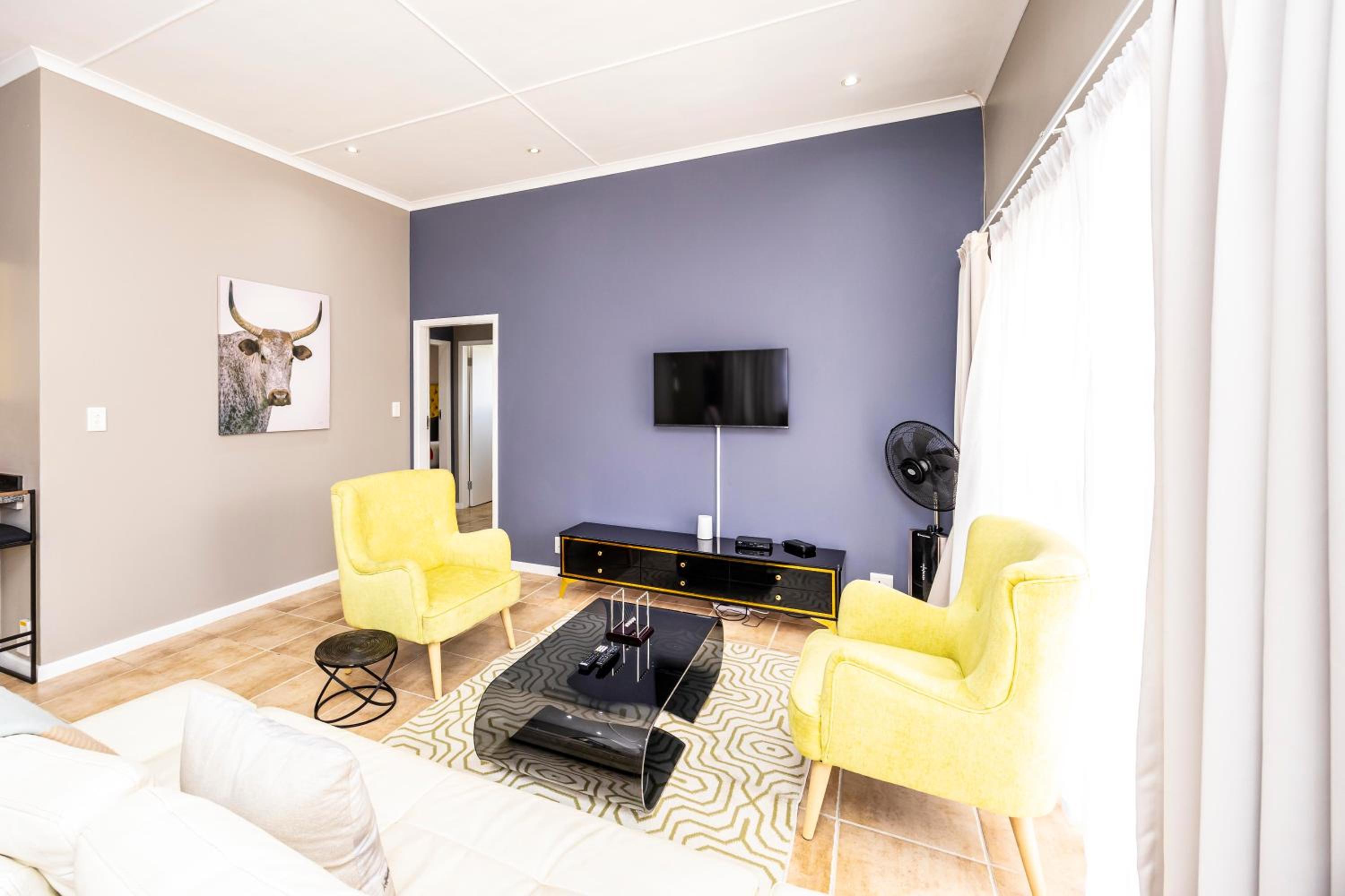 Modern Executive Unit 27/50