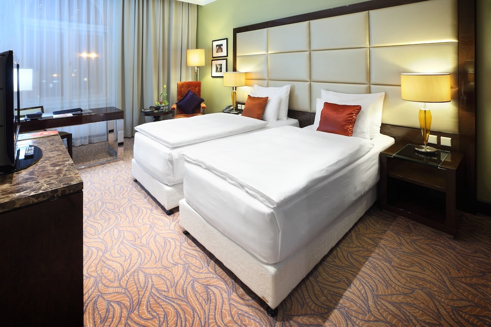 Kings Court Hotel 5/50