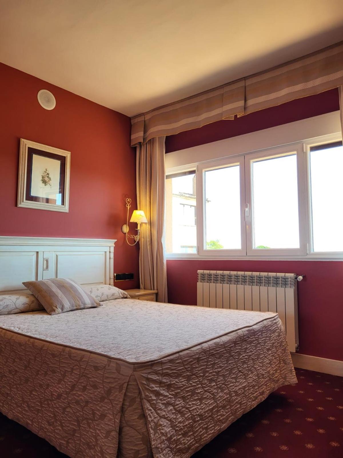 غرفة بسرير مزدوج أو سريرين منفصلين، Hotel Leonor Miron 5/10