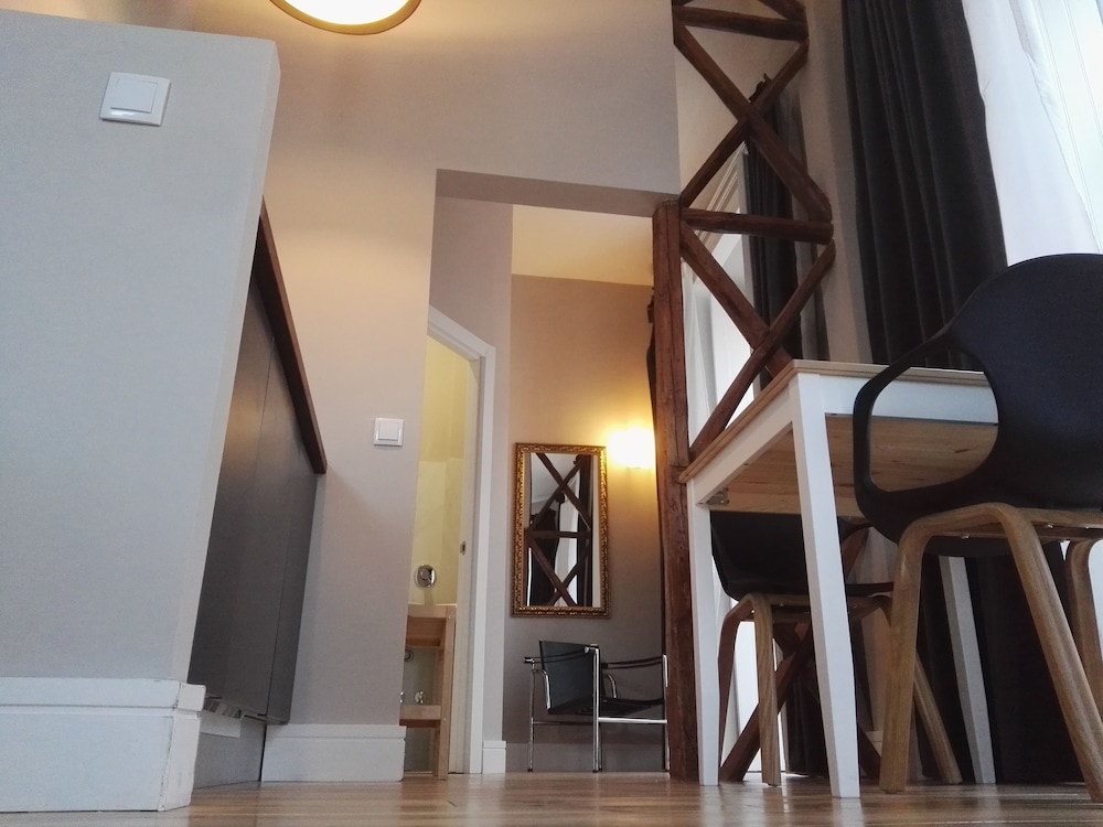 Temple Suites Guest House 24/63