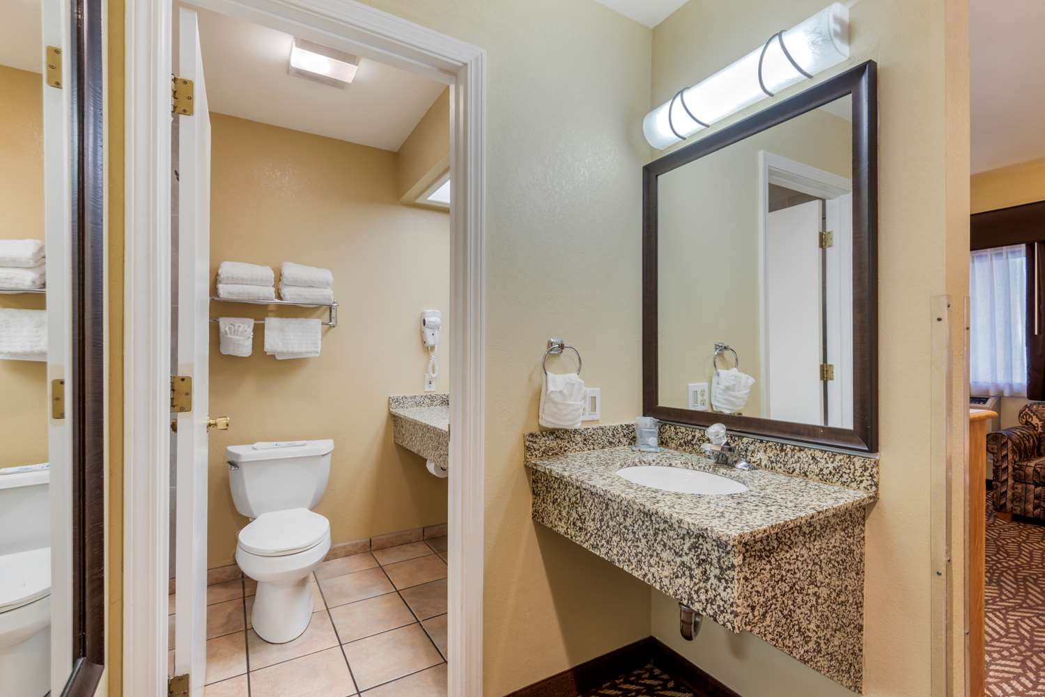 Turquoise Inn and Suites Cortez near Mesa Verde 40/42