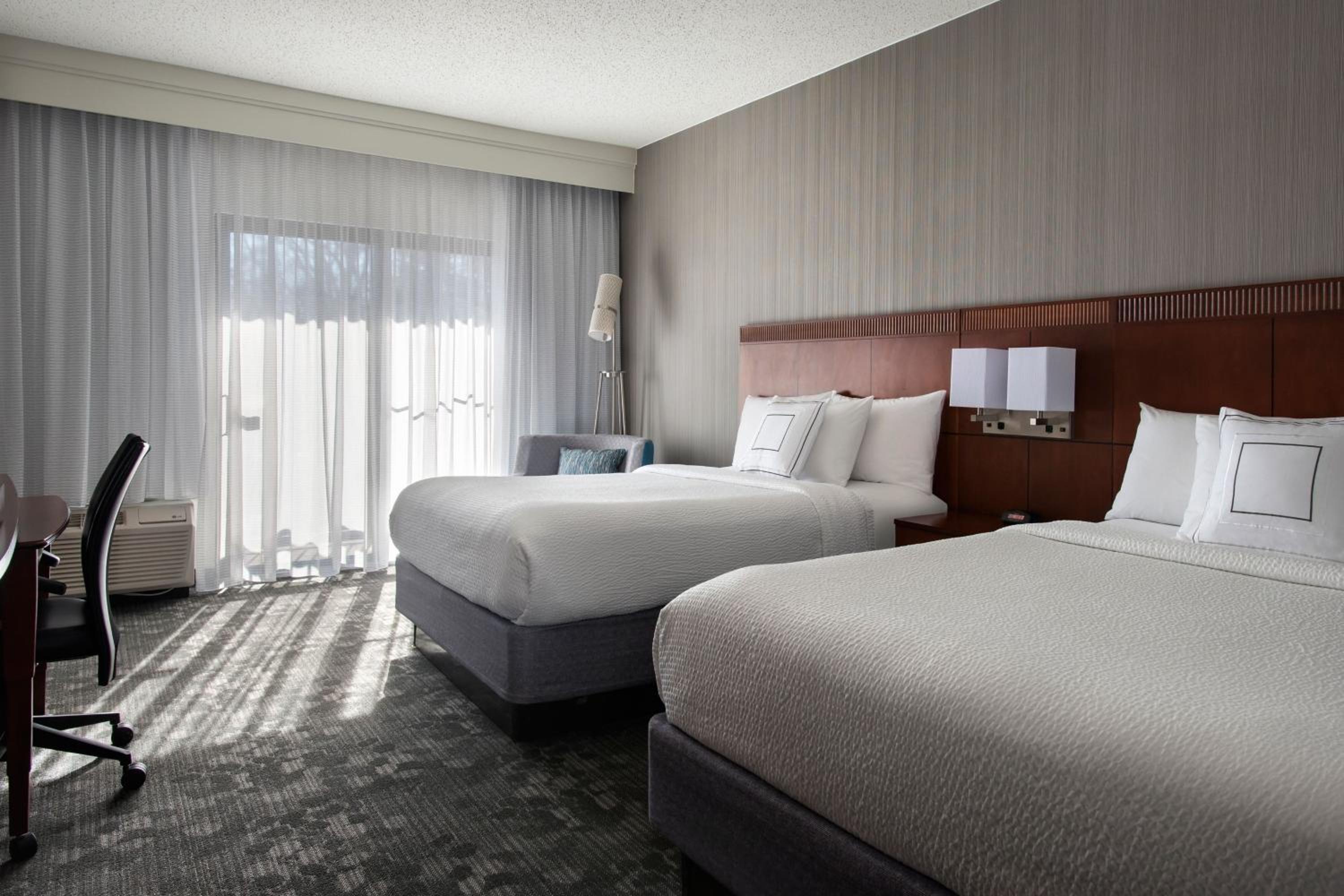Room, 2 Double Beds, Bathtub, Accessible