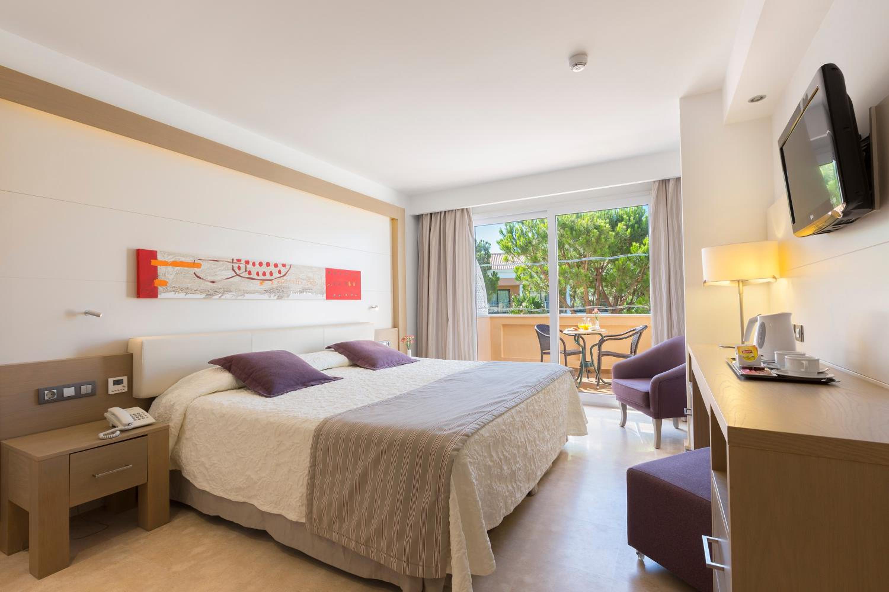 Room, Single, Double or Twin Bed