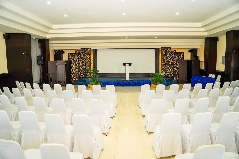 Puri Ayu Hotel 33/40