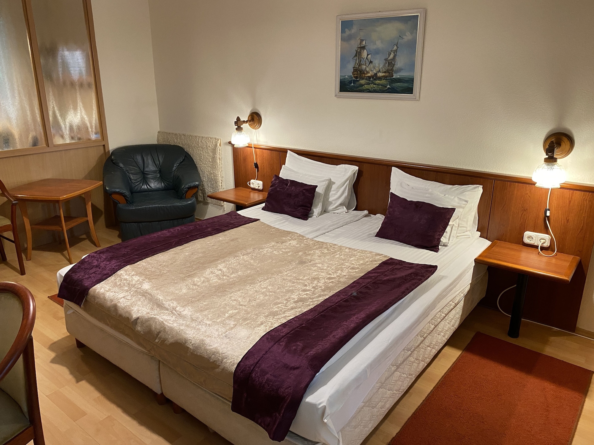 2 BEDROOMS, CITY, APARTMENT, GARDEN VIEW