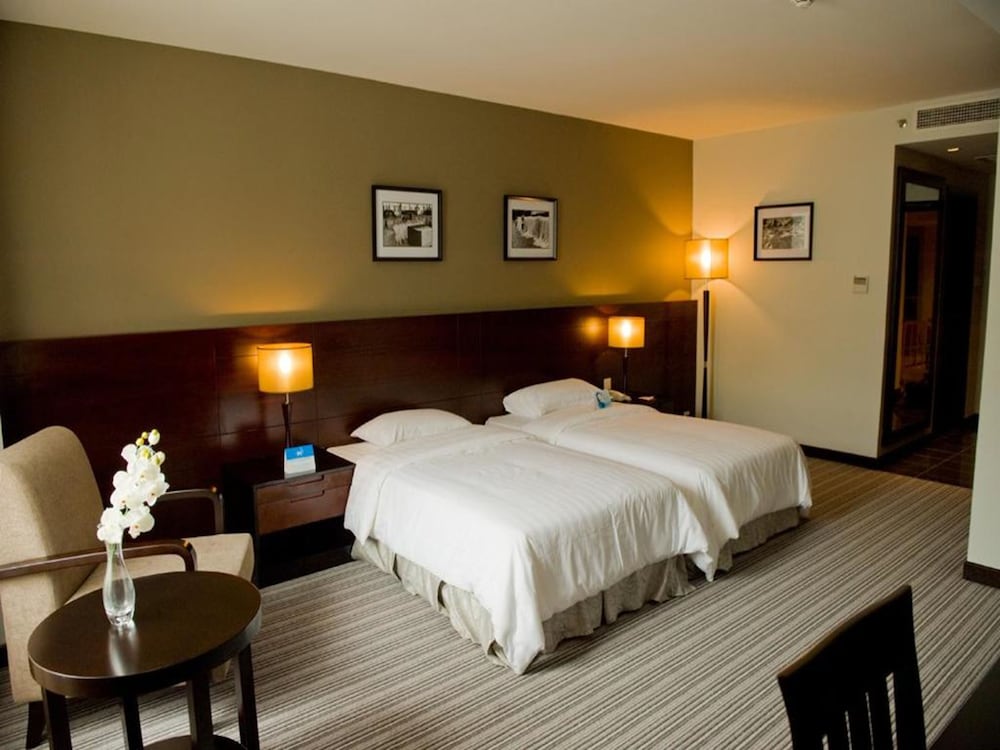 Hotel Sixty3 9/52