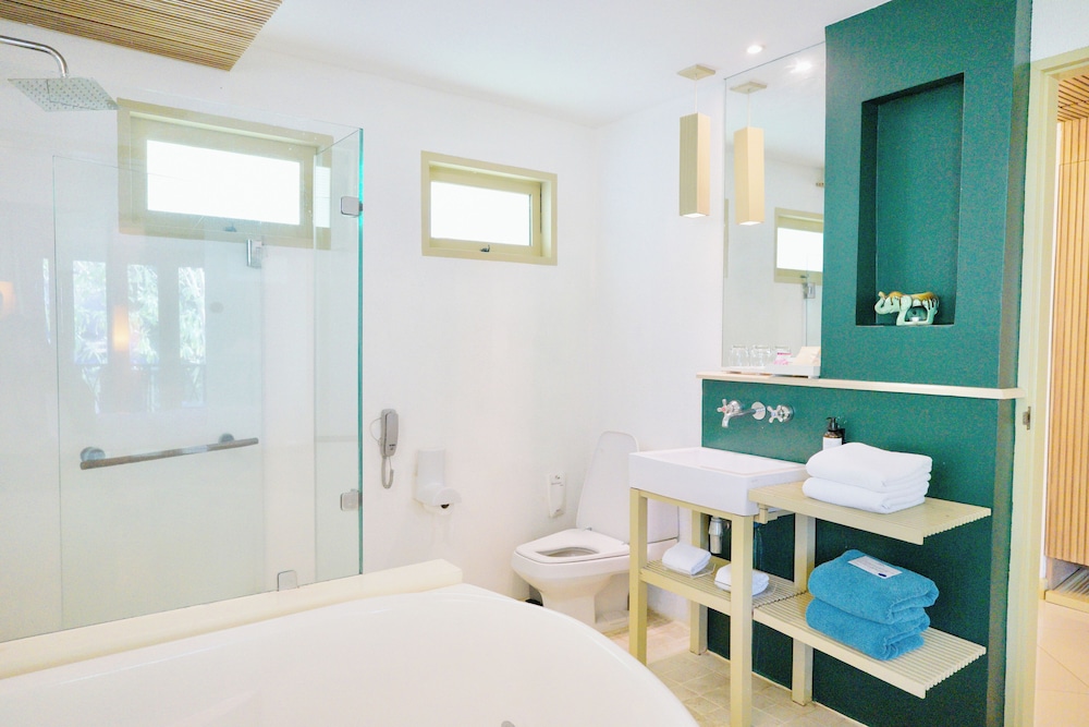 Deluxe, Twin Beds, Garden View 3/5