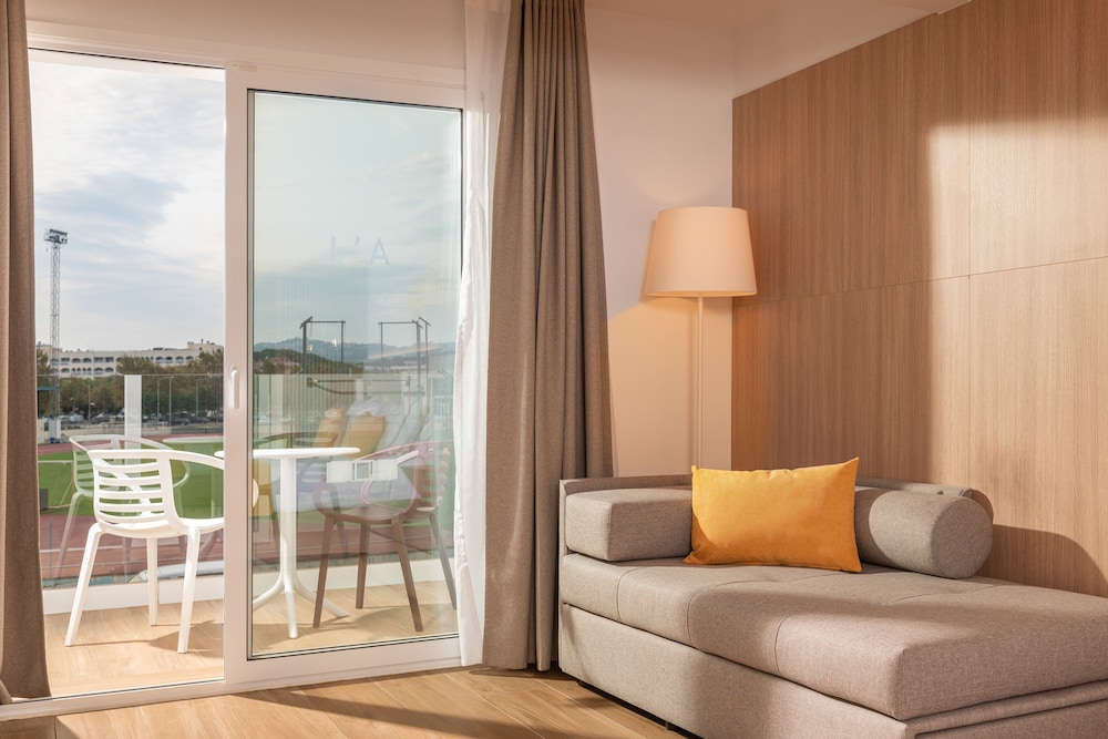 L Azure Hotel 36/64