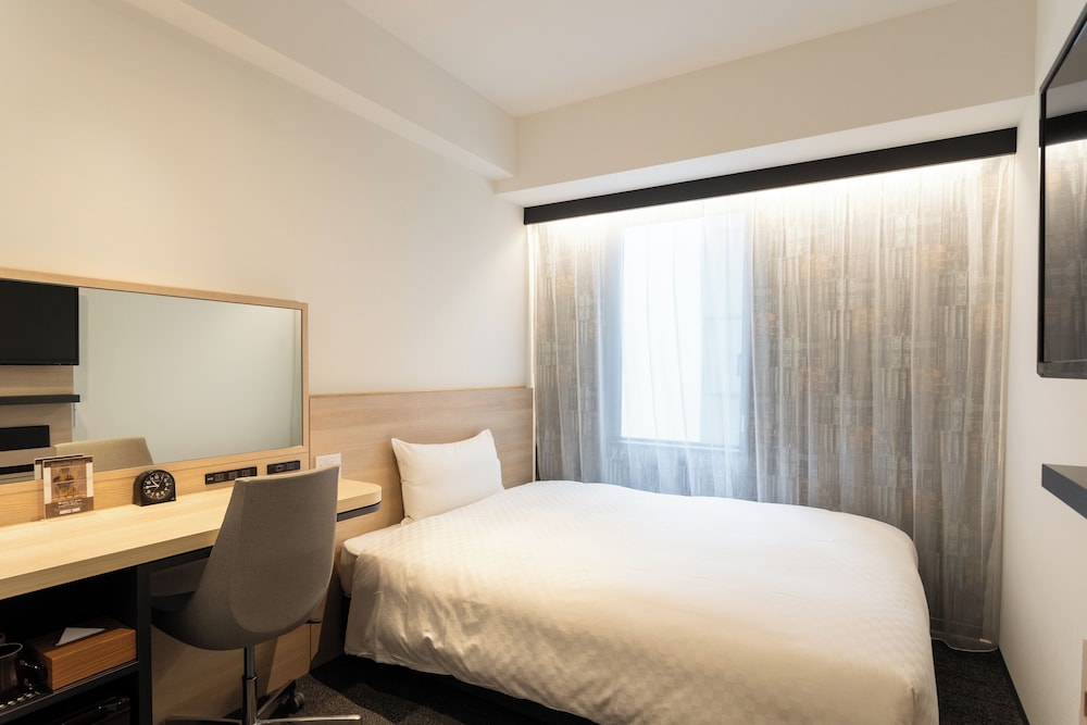 ROOM, SINGLE